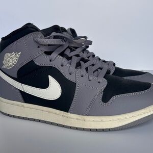 Women's Jordan 1 Mid (Cement Grey)